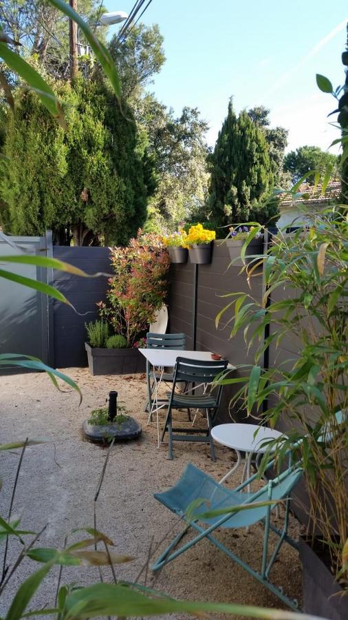 Studio Charmant Et Calme Villeneuve Les Avignon Entree Et Cour Independantes Climatisation Piscine Parking Exteriér fotografie